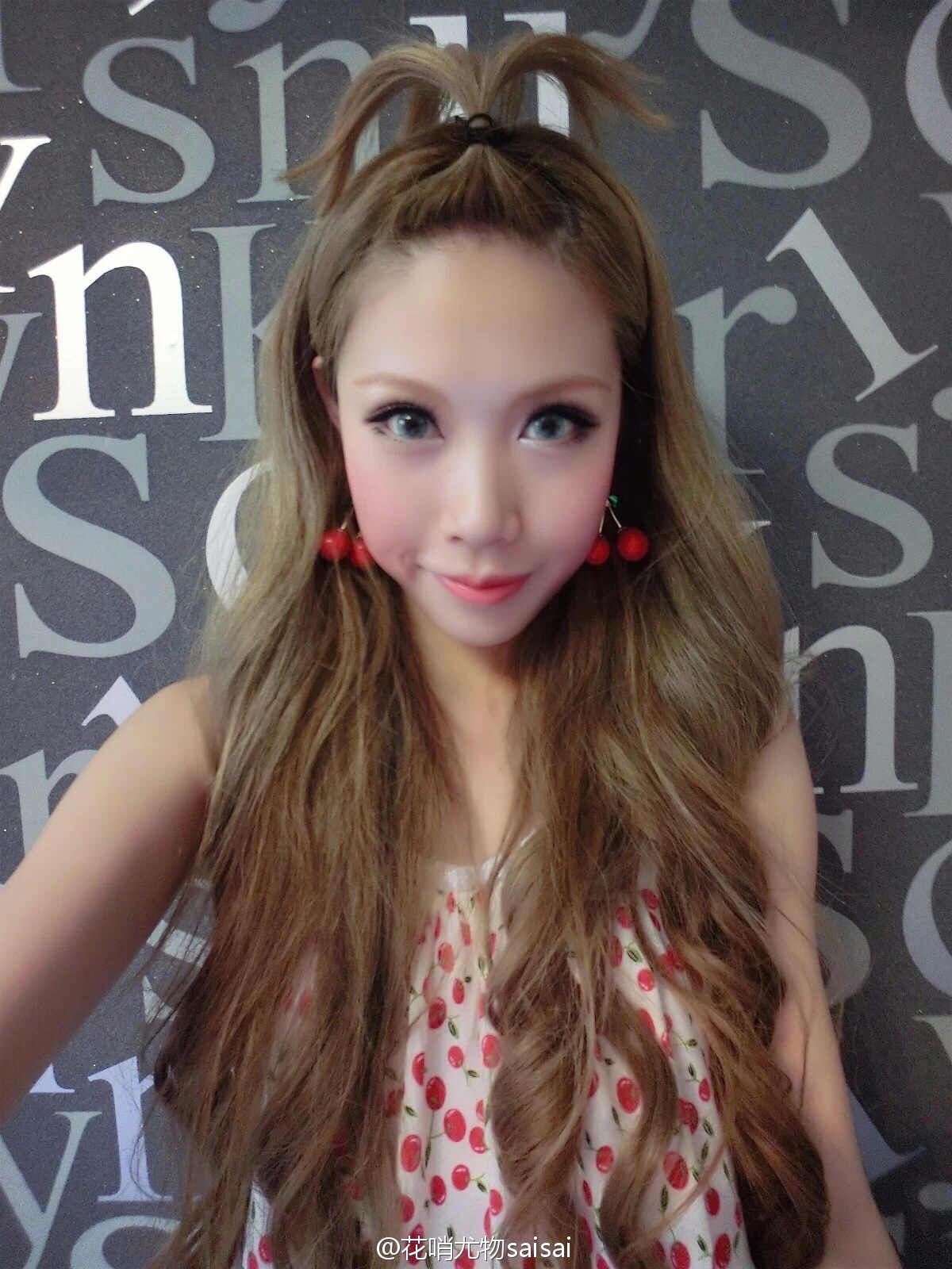 花哨尤物saisai的微博列表微女郎